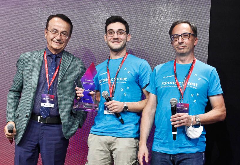 Il team vincitore con Giovanni Bertolone, Advisor Assessore Attività Produttive, Reg. Piemonte