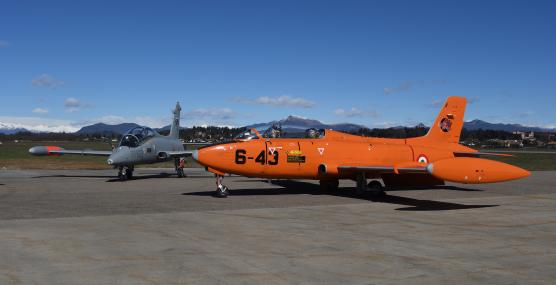 L’MB.326 restaurato e mantenuto in condizioni di volo dall’associazione Volafenice, con la tipica livrea ad alta visibilità in uso negli anni ‘60