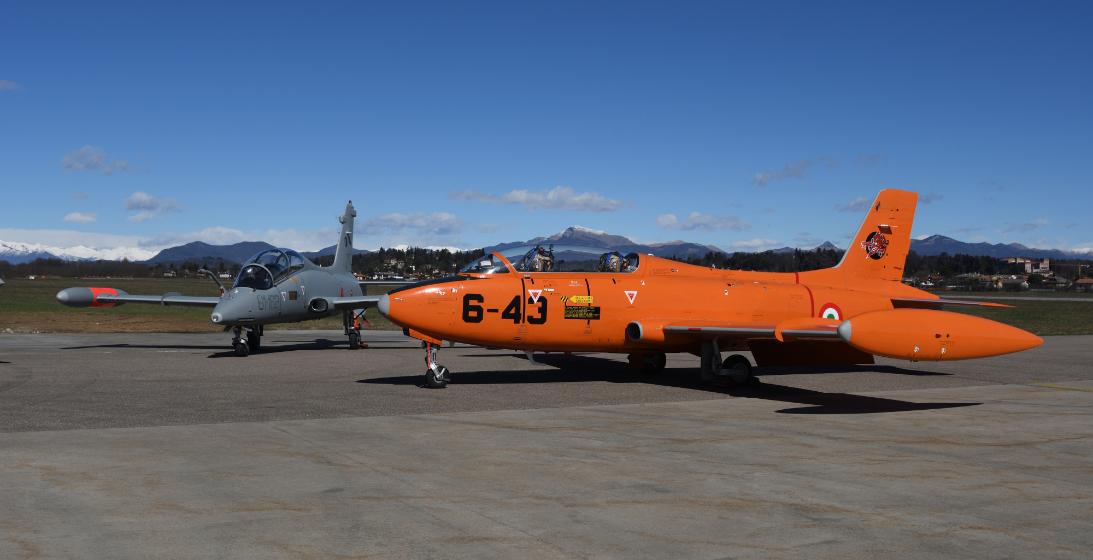 L’MB.326 restaurato e mantenuto in condizioni di volo dall’associazione Volafenice, con la tipica livrea ad alta visibilità in uso negli anni ‘60