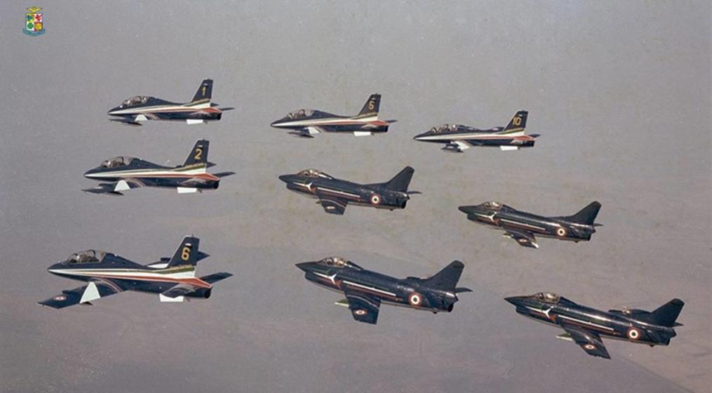 Formazione mista delle Frecce Tricolori durante la transizione dal G-91 all’MB339 (foto AM)