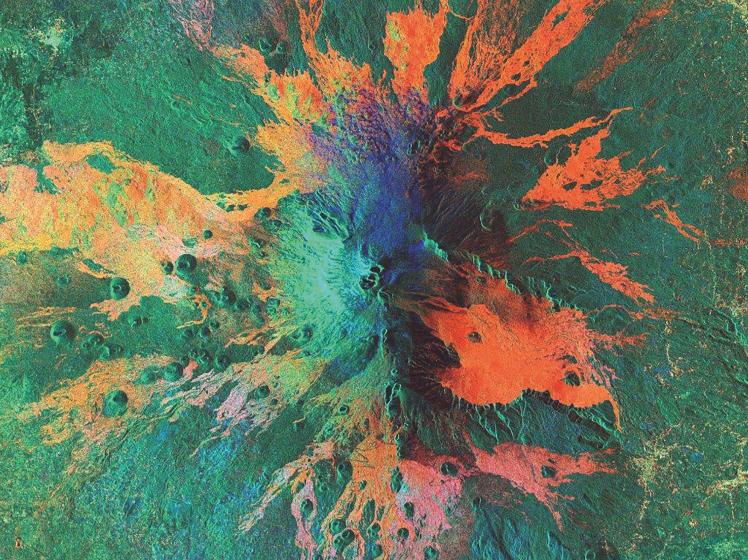 The volcano Etna seen from the Cosmo-SkyMed satellite constellation