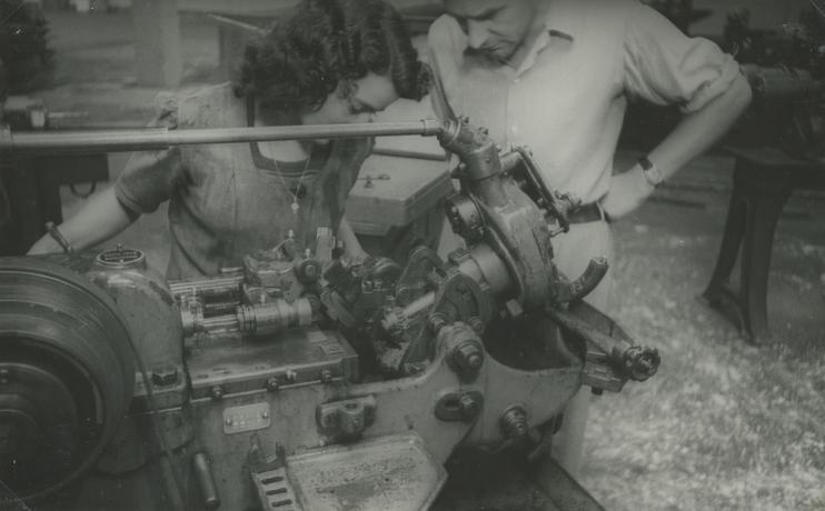 Workers cutting gears at Reinecker, 1950s